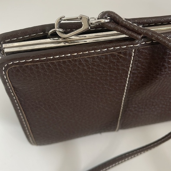 Tommy Hilfiger Brown Leather Clutch Crossbody Bag with Detachable Strap - Picture 12 of 12